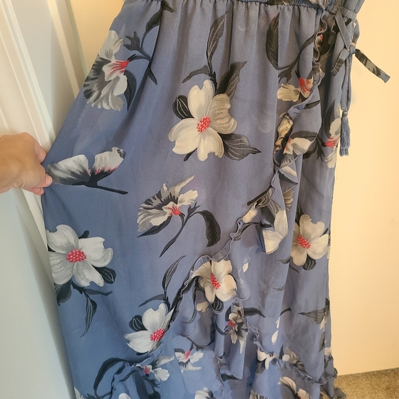 Hint of Blush Long Maxi Flutter Dress Size Large Magnolia Floral Blue High Low - Picture 3 of 16